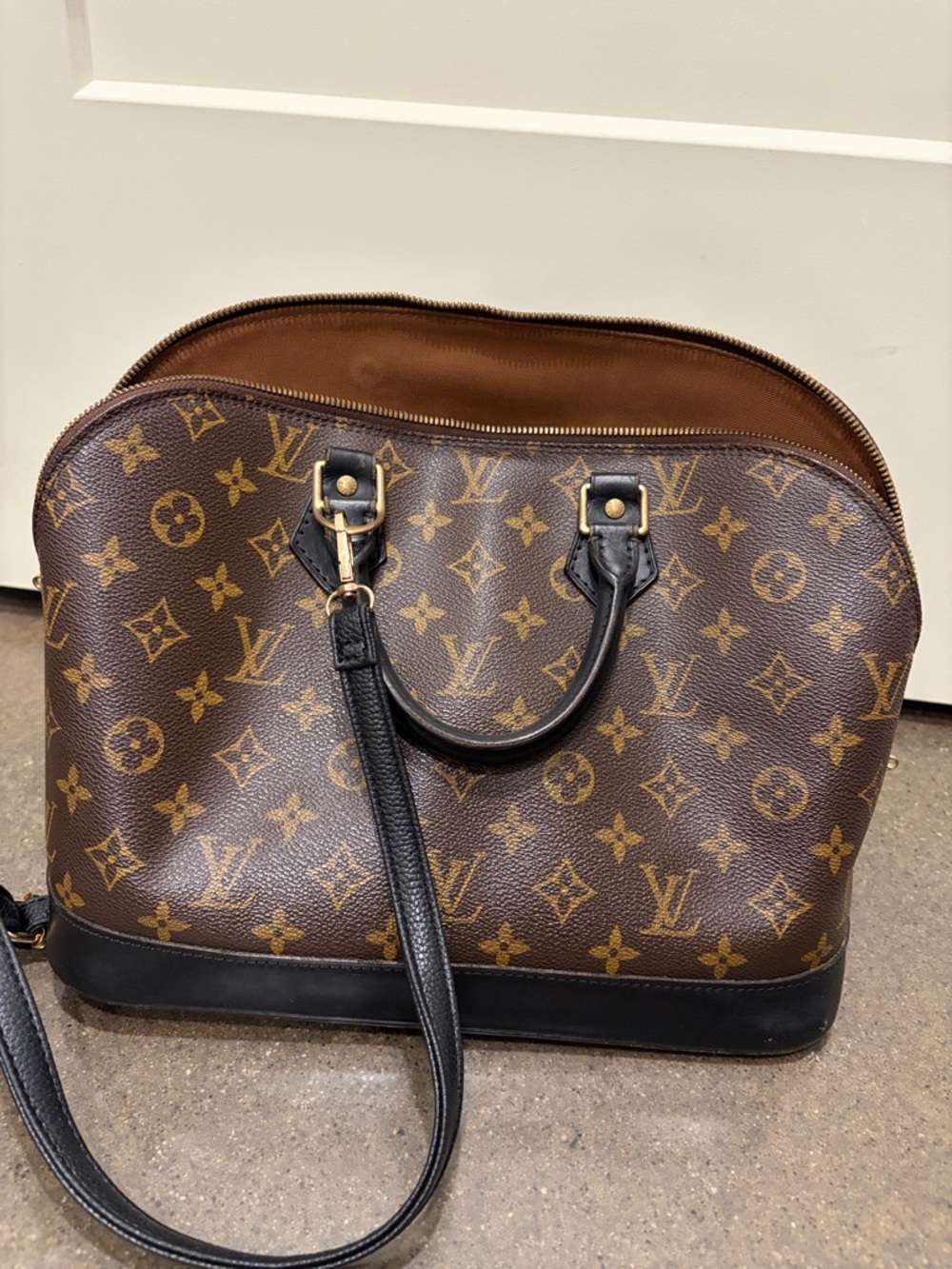 ✅AUTHENTIC✅LOUIS VUITTON ALMA PM
